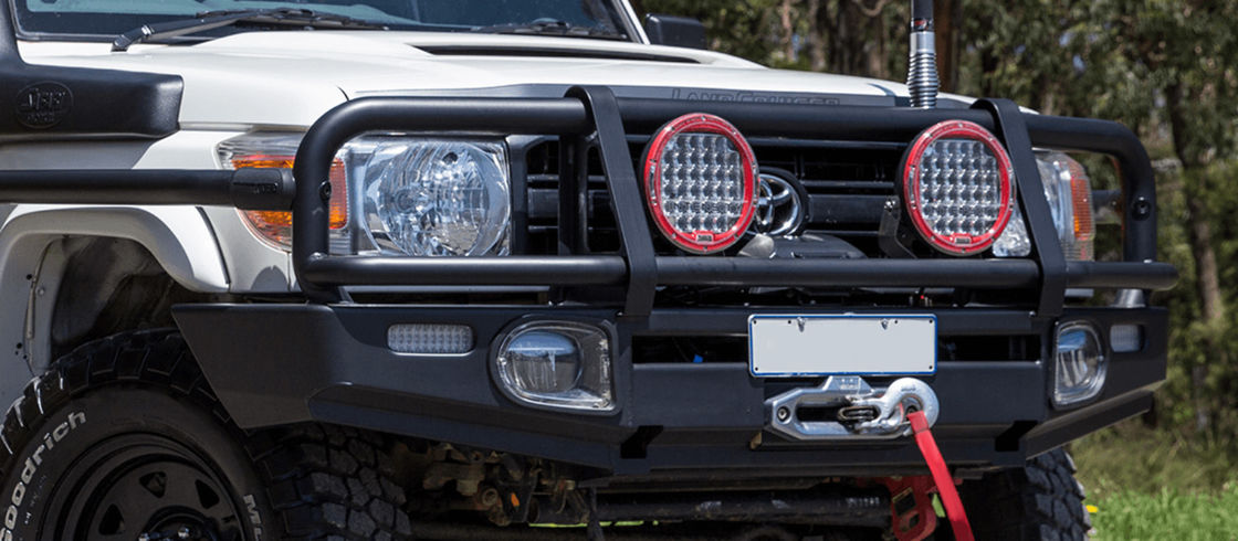 Steel Bull Bar With Integrated Light 20W 12V 50 000 Hour Lifespan Black Powder Coat Finish For Trucks
