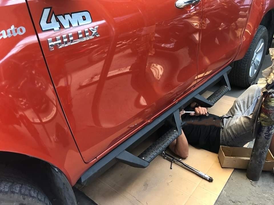 Metal Custom Running Boards , Truck Step Bars For Hilux LC NP300 Isuzu