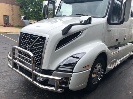 Dongsui Factory Tough North American factory original price New styled Semi Truck Bumper Deer Guards For  Freightliner Cascadia For Volvo International Prostar Kenworth  Peterbilt  Mack Pinnacle